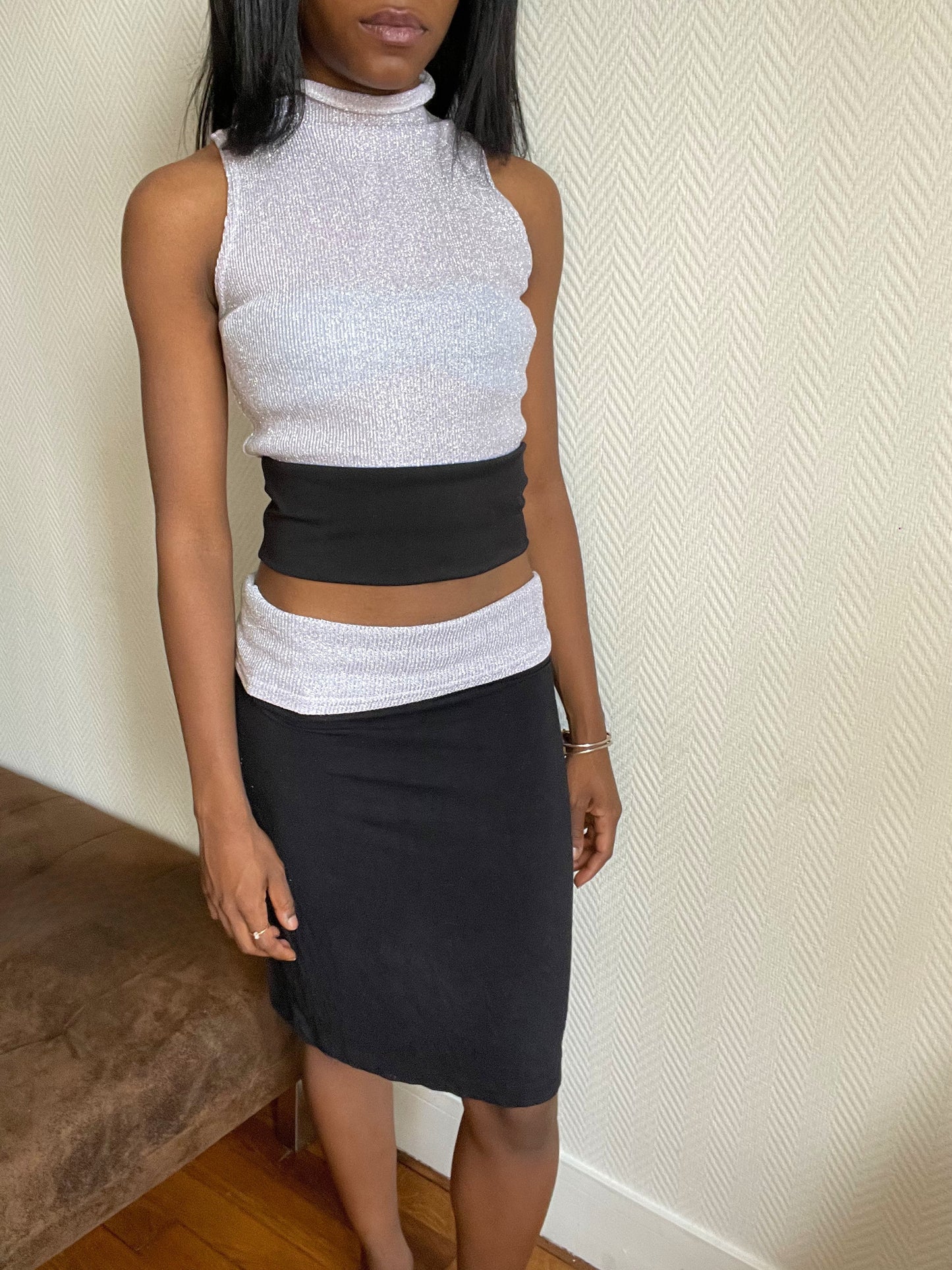 Low-rise midi skirt and neck top set
