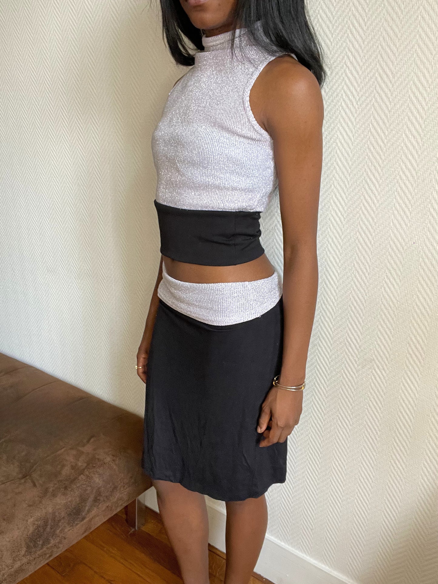 Low-rise midi skirt and neck top set